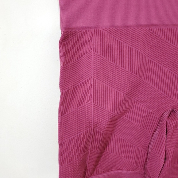 Lululemon Sculpt shorts. Size 6 - Picture 7 of 8